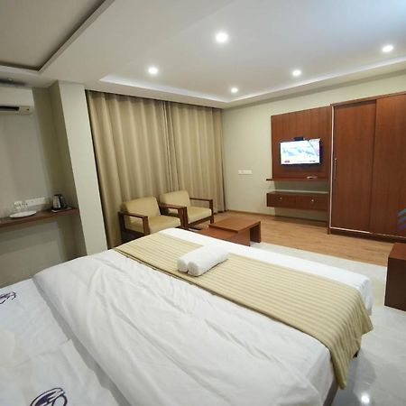 Bigmall Residency Hotel Kannangad Екстериор снимка